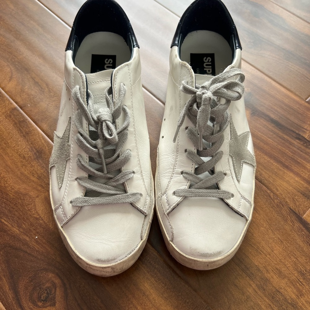 Authentic Golden Goose low top sneakers size 39.  Like new-Only worn 4 times.